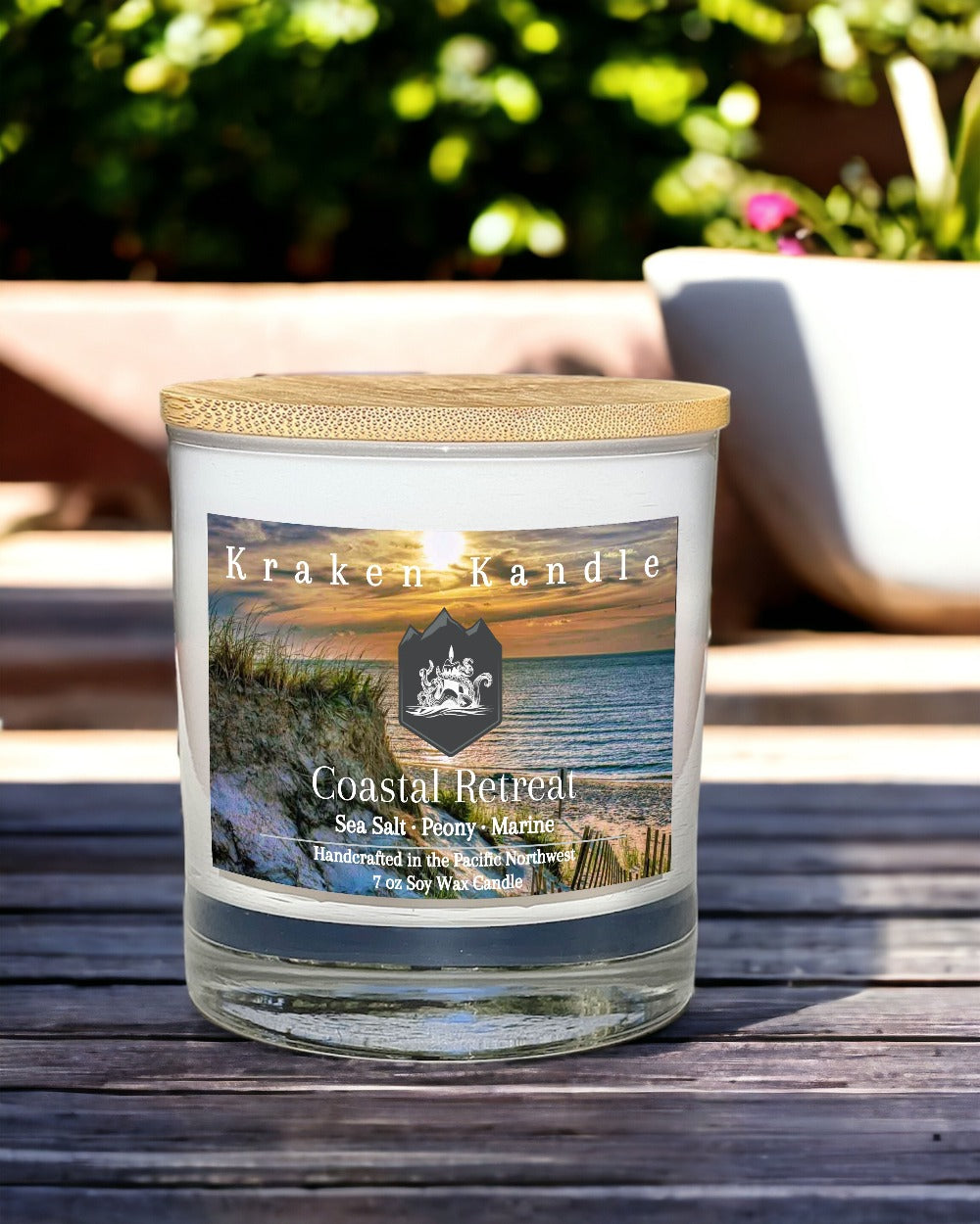 Coastal Retreat Candle frantscents of sea salt peony and marine